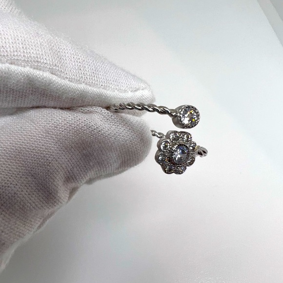 Clearance $15 Firm! Cz Flower Twisted Sterling Silver Ring - Picture 15 of 16